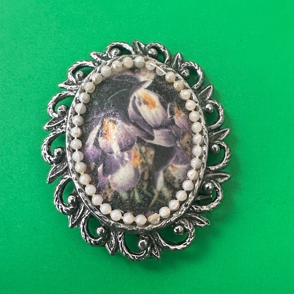 Elegant Silver and Purple Floral Brooch/pendant
Hand painted